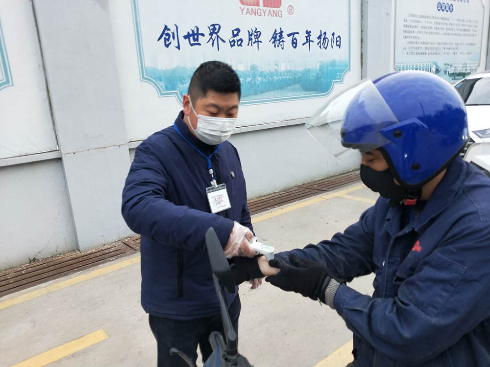 2020年初疫情期間，集中采購(gòu)防疫物資